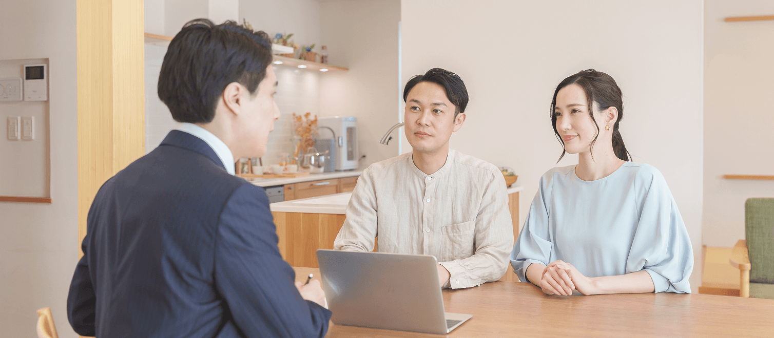 お客様と会話する写真